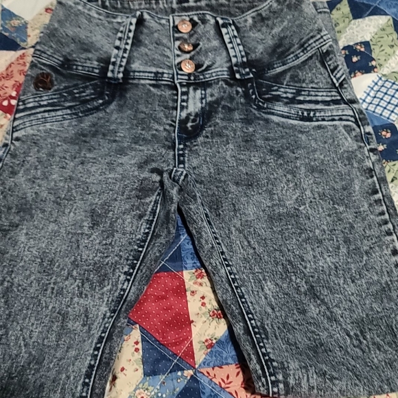 Jeans - Picture 2 of 5